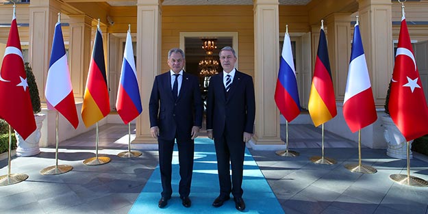 Bakan Akar, Rus mevkidaşıyla bir araya geldi