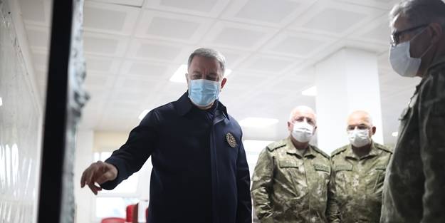 Bakan Akar sınır birliklerini inceledi