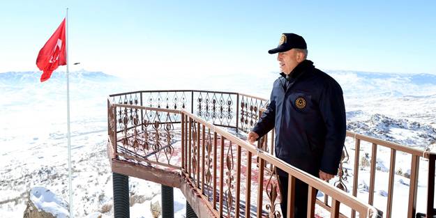 Bakan Akar TSK komuta kademesiyle sınırın “sıfır noktasında”
