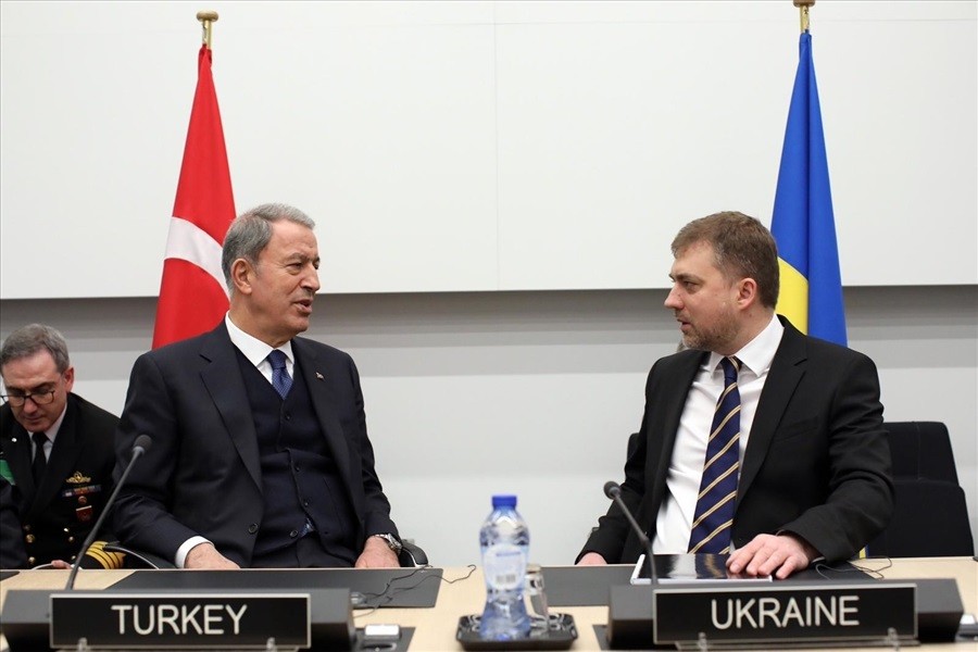 Bakan Akar, Ukraynalı mevkidaşı ile görüştü 