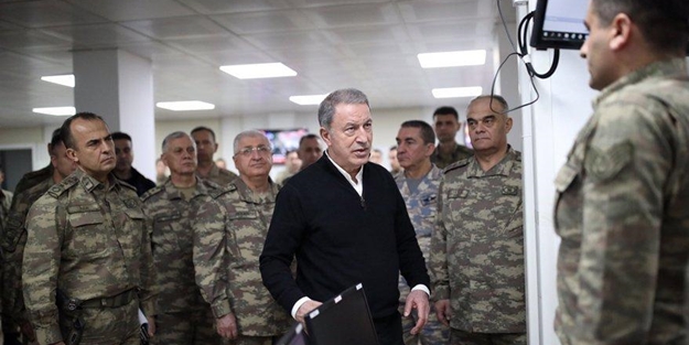 Bakan Akar ve komuta kademesinden sıfır noktasında iftar