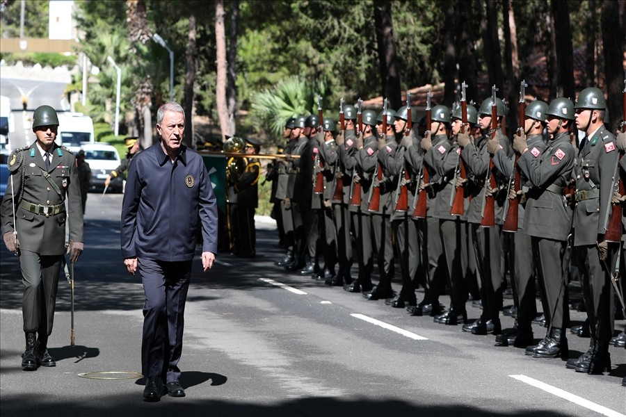 Bakan Akar ve Komutanlar, KKTC’deki birlikleri denetledi 