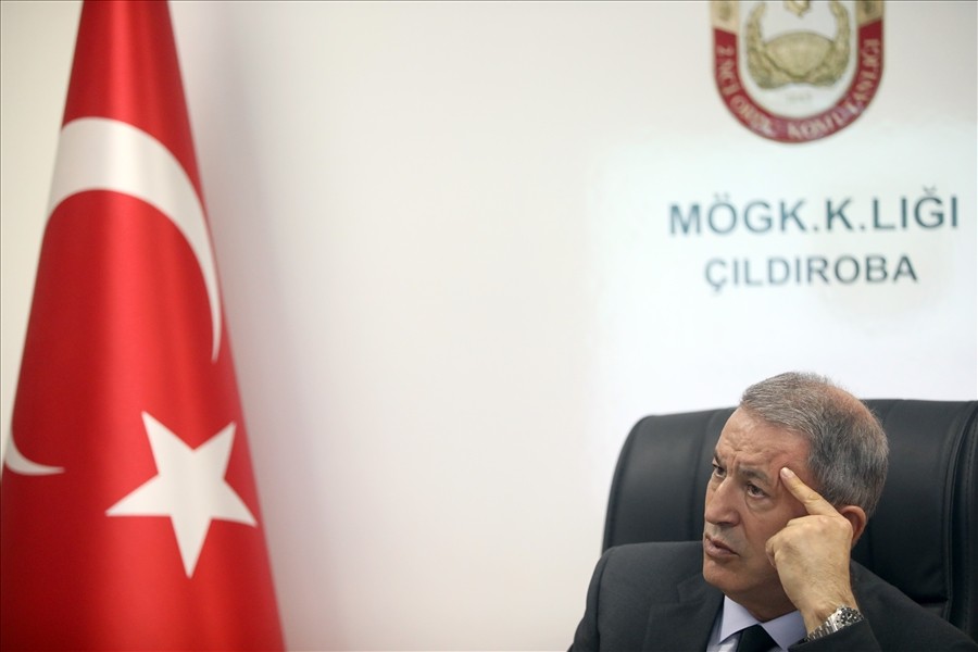 Bakan Akar ve komutanlar sınırın sıfır noktasında incelemelerde bulundu 