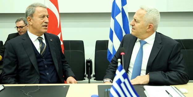 Bakan Akar Yunan mevkidaşı ile görüştü