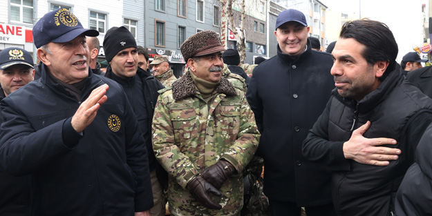 Bakan Akar’dan Kars’ta esnaf ziyareti