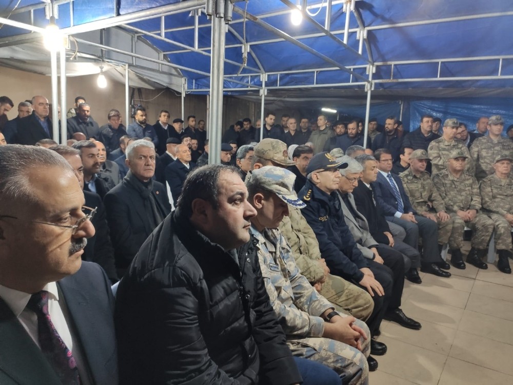 Bakan Akar’dan şehit ailesine taziye ziyareti 