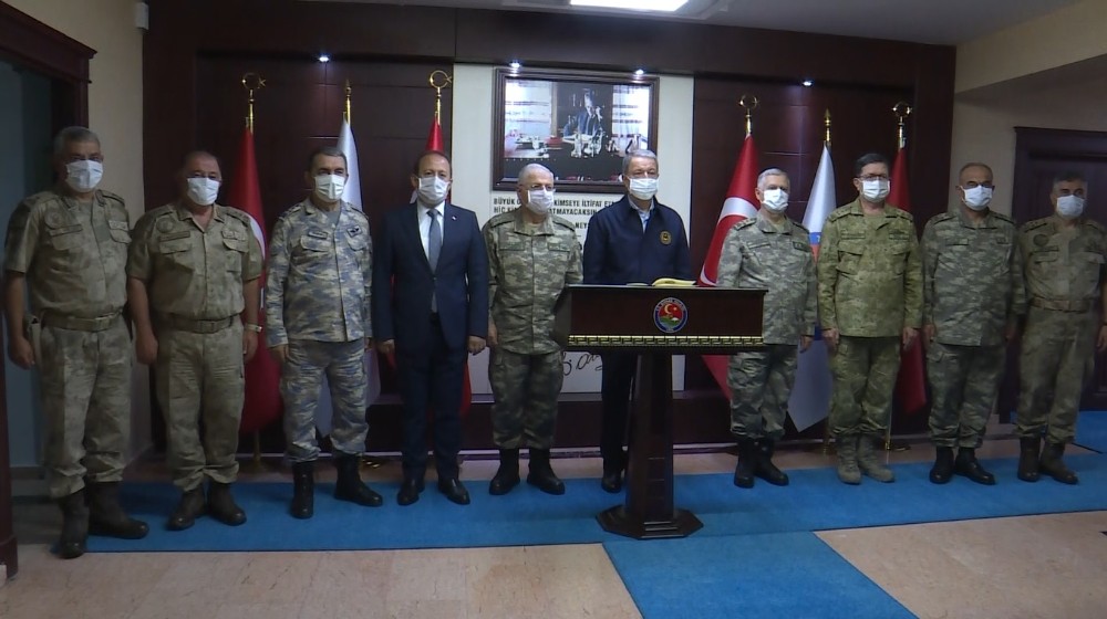 Bakan Akar’dan Şırnak valisine ziyaret 