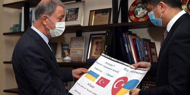 Bakan Akar’ı Ukrayna’da duygulandıran not