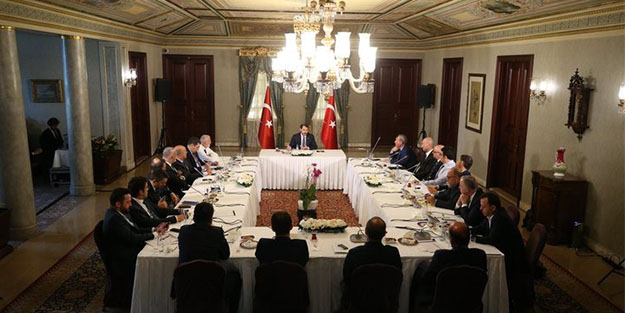 Bakan Albayrak akademisyen ve ekonomistlerle buluştu