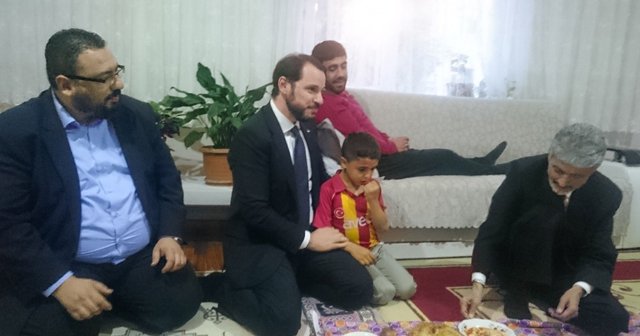 Bakan Albayrak çatkapı iftar misafiri oldu
