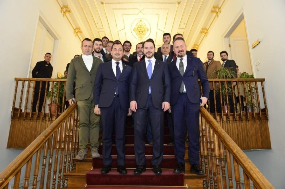 Bakan Albayrak ile çekilen fotoğraf Tekirdağ’da tartışma konusu oldu 