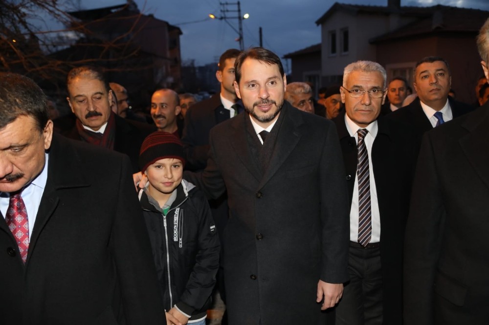 Bakan Albayrak Malatya’da depremzedeleri ziyaret etti 