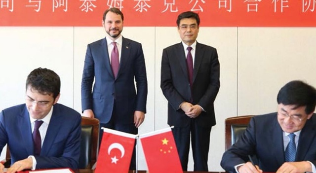 Bakan Albayrak, Pekin'de enerji sektörünün temsilcileriyle görüştü