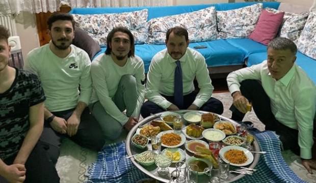 Bakan Albayrak Trabzonsporlu futbolcuyu ziyaret etti