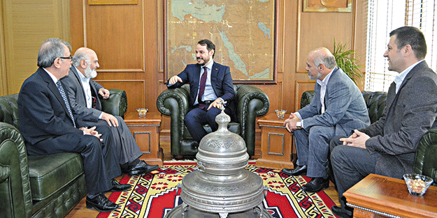 Bakan Albayrak’tan Akit’e nezaket ziyareti