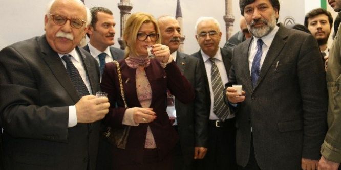 Bakan Avcı’dan, &nbsp;ziyaretçilere boza ikramı