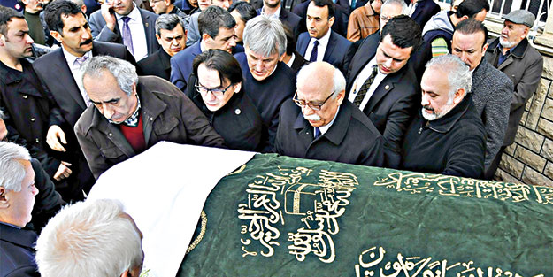 Bakan Avcı Kocaeli’nde cenazeye katıldı