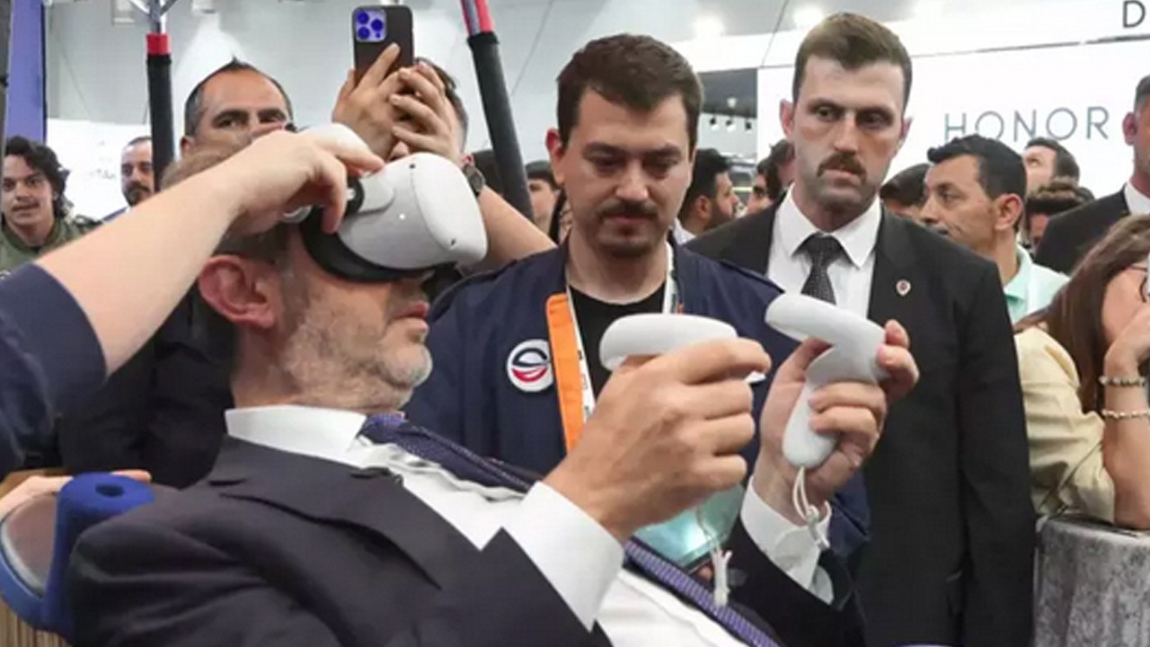 Bakan Bayraktar: Cumhurbaşkanımız Azerbaycan'da dünyaya ilan etti! Projeler olacak!