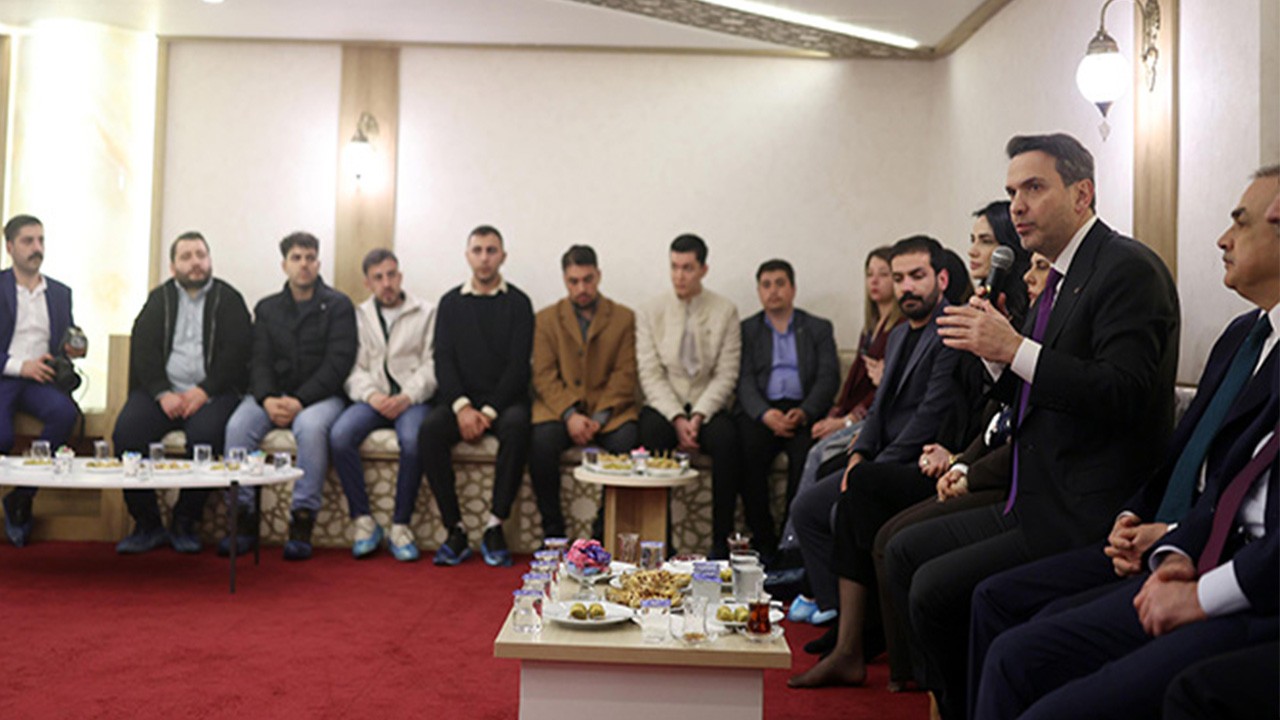 Bakan Bayraktar gençlere hedef koydu Gece gündüz arayacağız bulacağız