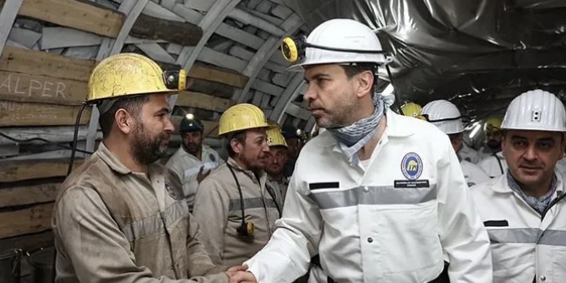 Bakan Bayraktar maden işçileriyle iftar yaptı