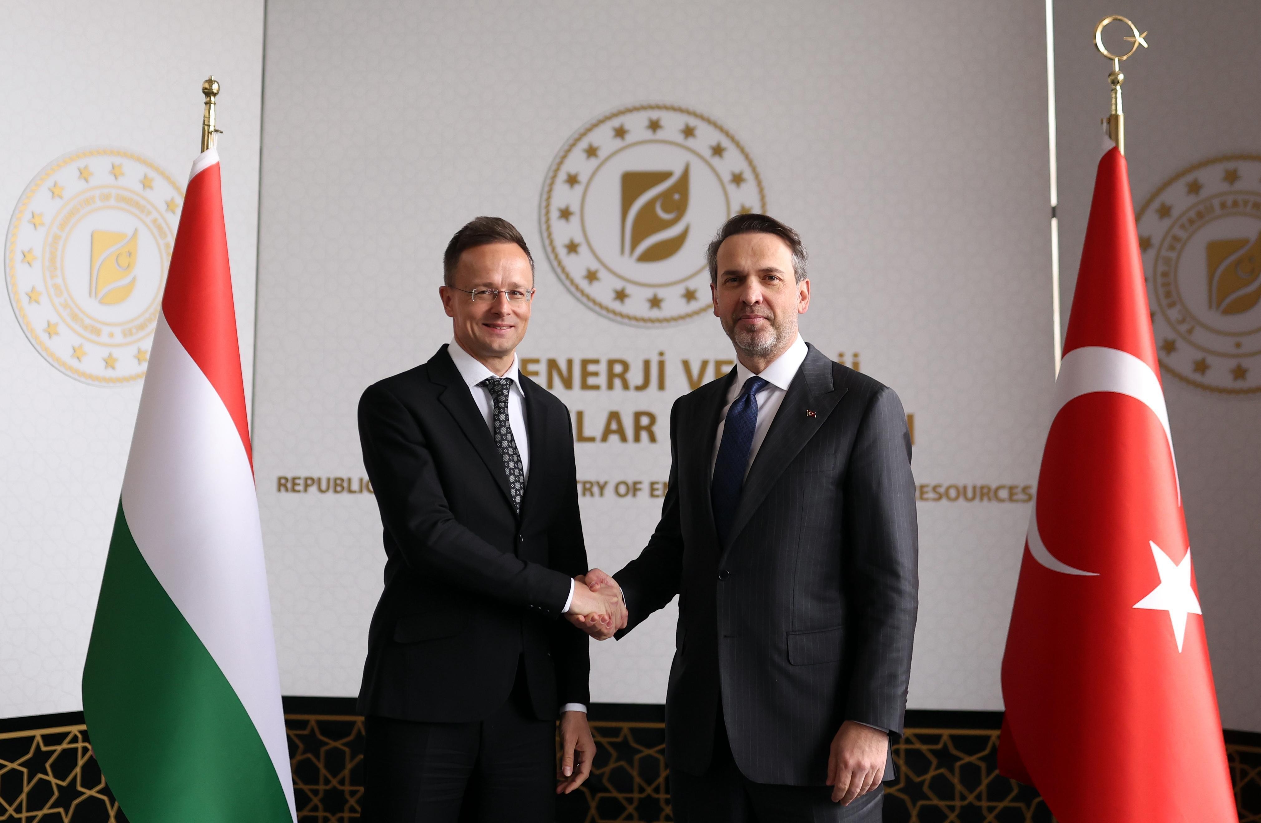 Bakan Bayraktar’dan ‘Doğal gaz’ teması! İşbirliği için Ankara’da bir araya geldiler