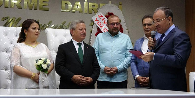 Bakan Bekir Bozdağ nikah şahidi oldu