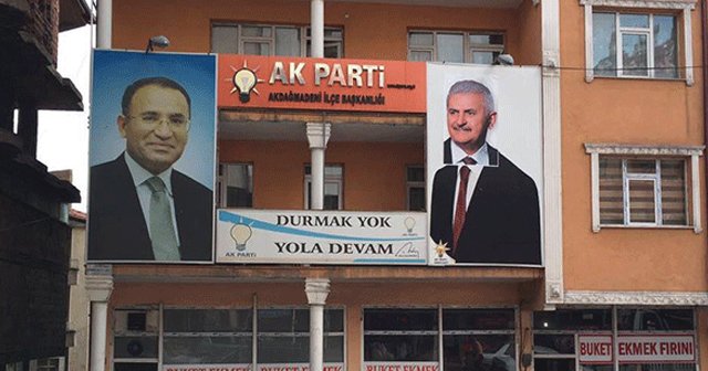 Bakan Bekir Bozdağ o afişi kaldırttı