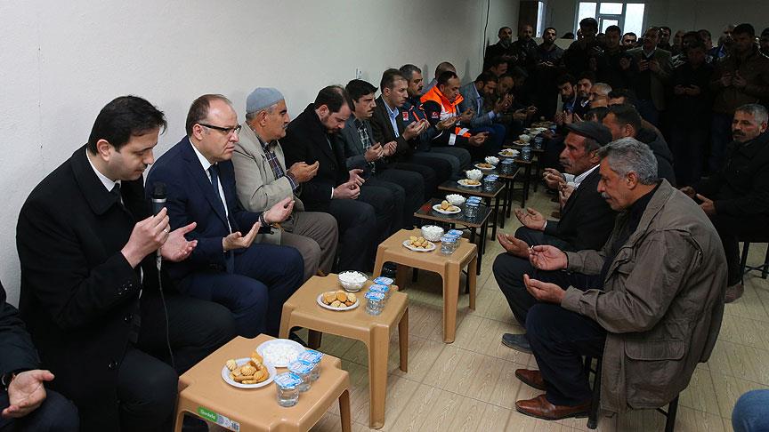 Bakan Berat Albayrak Siirt'te hayatını kaybedenlerin taziyesine katıldı
