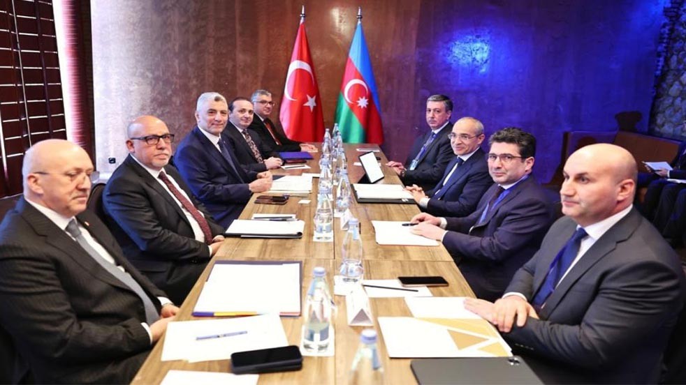 Bakan Bolat, Azerbaycan Ekonomi Bakanı Cabbarov ile bir araya geldi