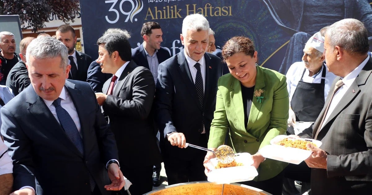 Bakan Bolat, yıl sonu için "inşallah" kaydıyla 1,8 trilyon dolar milli gelir öngördü