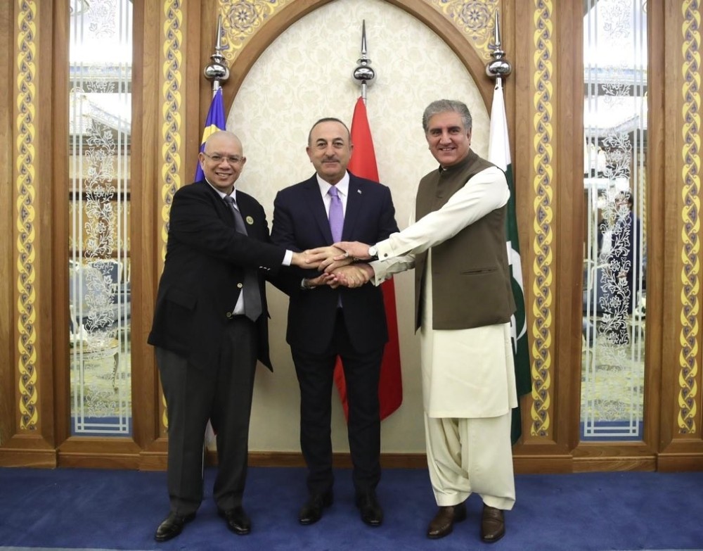 Bakan Çavuşoğlu Malezyalı ve Pakistanlı mevkidaşları ile görüştü 