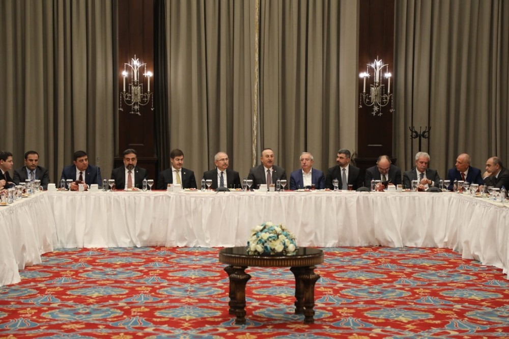 Bakan Çavuşoğlu Mardin’de STK temsilcileri ile buluştu 