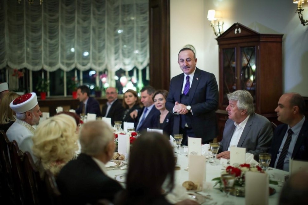 Bakan Çavuşoğlu, Sofya’da soydaş ve vatandaş temsilcileriyle bir araya geldi 