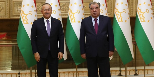 Bakan Çavuşoğlu'ndan kritik ziyaret! İmzalar atıldı