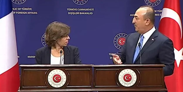 Bakan Çavuşoğlu'ndan Macron'un Türkiye karşıtı sözlerine tepki