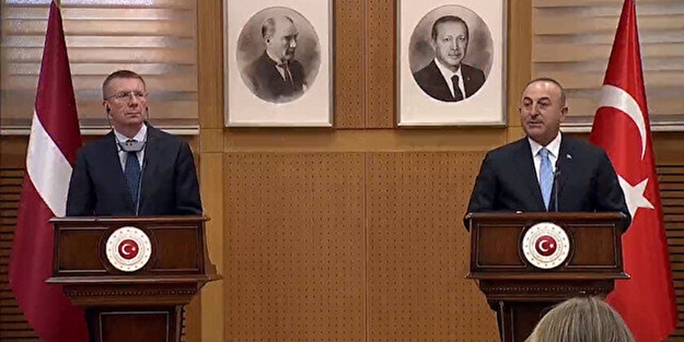 Bakan Çavuşoğlu'ndan sert tepki: Bayrağımıza el uzatanların elini kırarız!