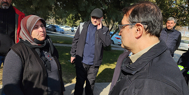 Bakan Dönmez, depremzedeleri ziyaret etti