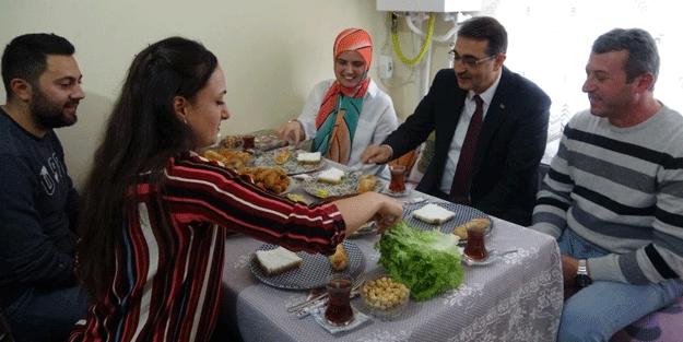 Bakan Dönmez doğal gaz sevincine ortak oldu