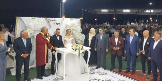Bakan Dönmez, nikah şahitliği yaptı