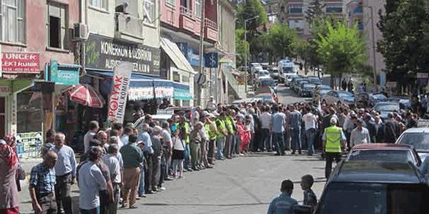 Duyan koştu geldi kuyruk uzadıkça uzadı