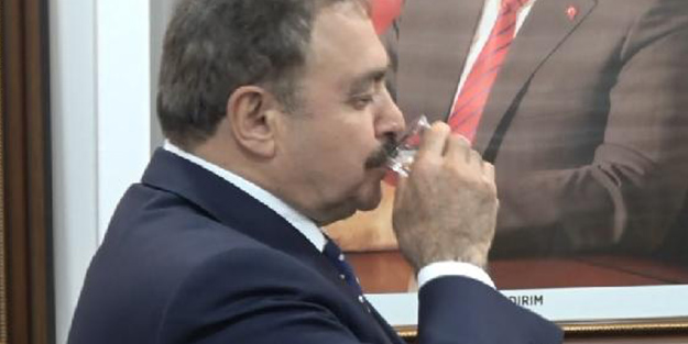 Bakan Eroğlu zemzem suyunu içmeden bakın ne dilekte bulundu?