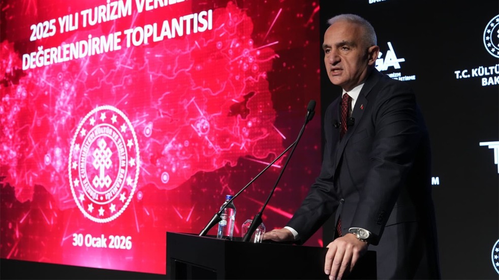 Bakan Ersoy açıkladı! Turizmde 2025 yılında rekor gelir