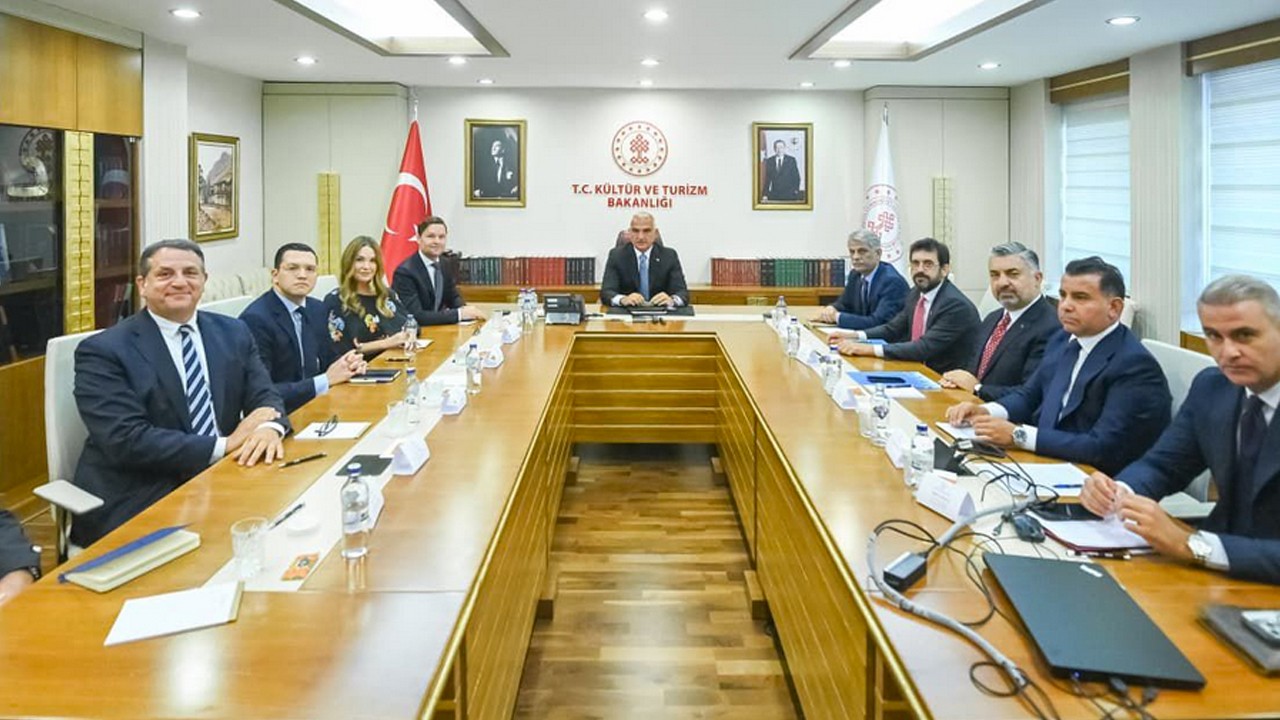 Bakan Ersoy bastırdı, Spotify masaya oturdu