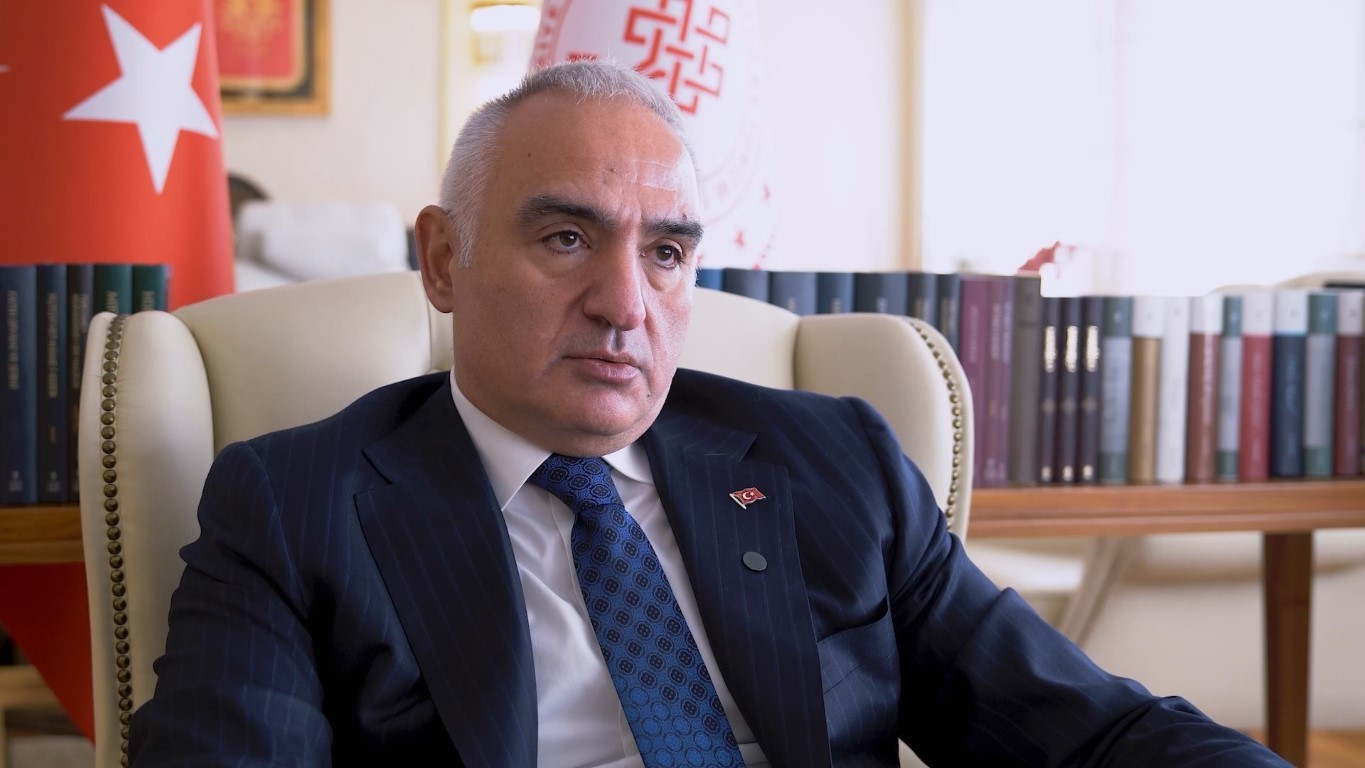 Bakan Ersoy depremi anlatırken gözyaşlarını tutamadı!