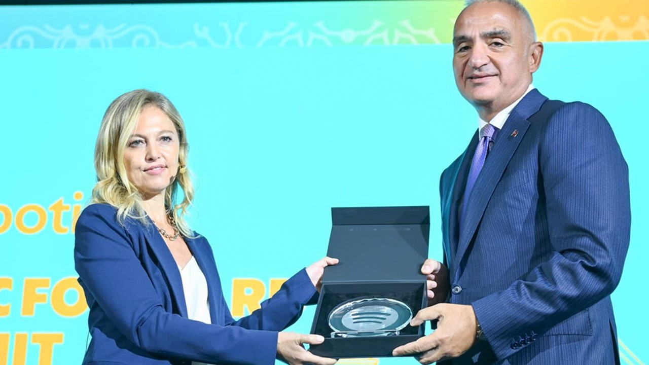 Bakan Ersoy: "Dijital müzik platformları şeffaf ve adil olmalı"