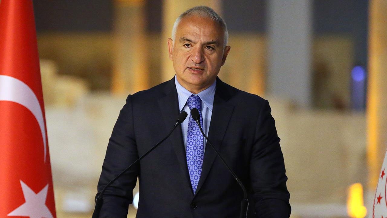 Bakan Ersoy gazetecilerin sorularını yanıtladı: Bir ile kayak merkezi müjdesi