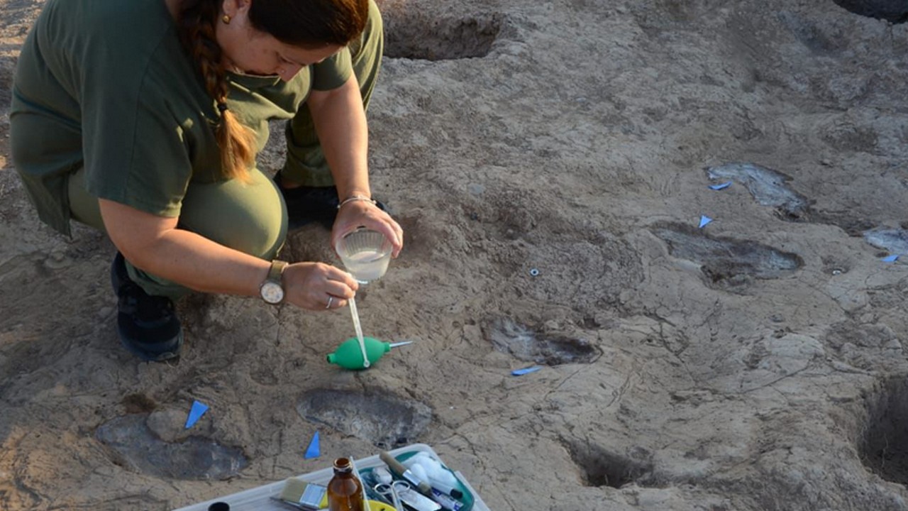 Bakan Ersoy: "Geleceğe Miras Projemiz ile 60 yılda yapılanı 4 yılda başarma kararlılığıyla, geçmişin izlerini geleceğe taşıyoruz."