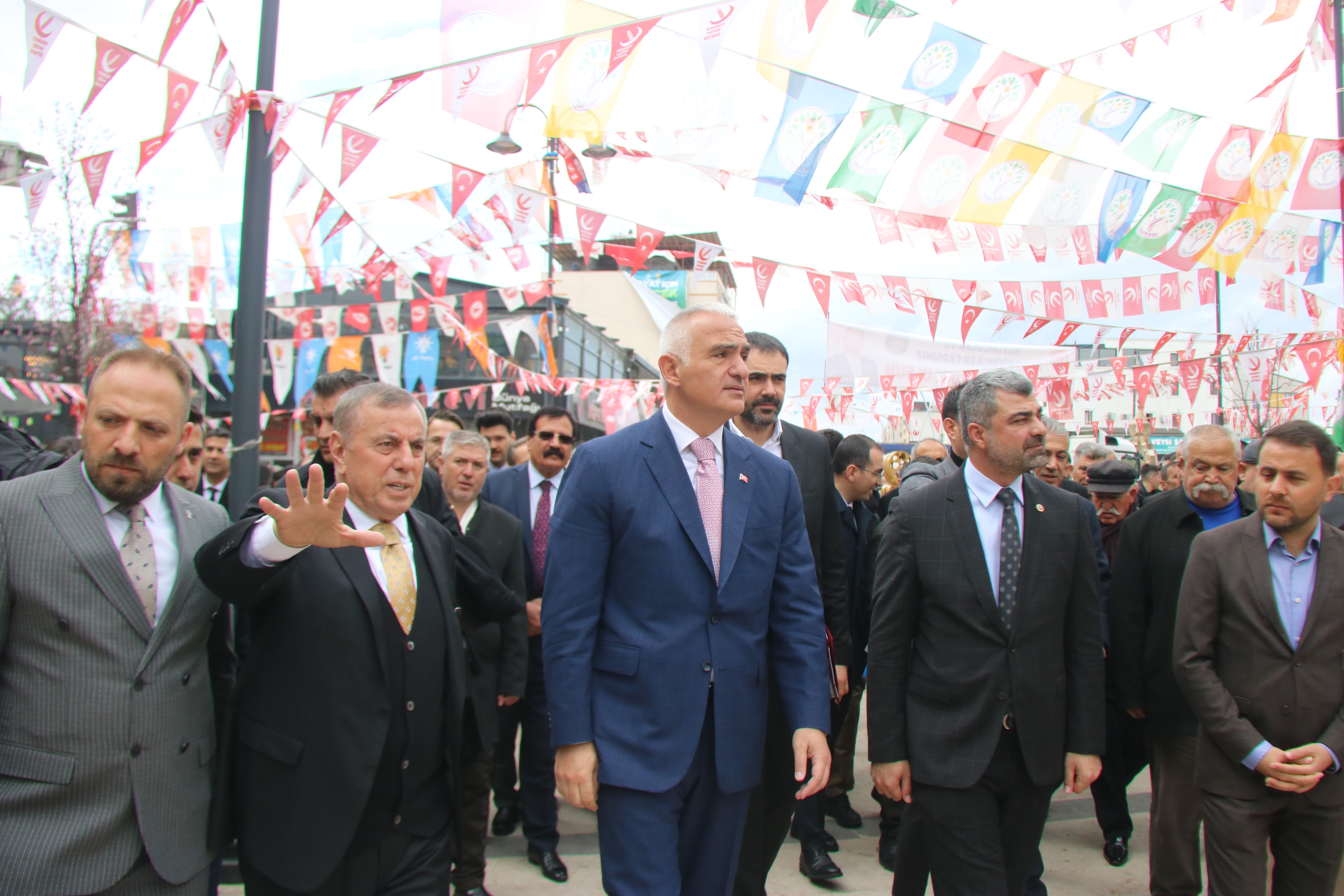 Bakan Ersoy: "Türkiye rekorlar kıran bir ülke oldu! 2028'e kadar turizmde üçüncü sıraya yerleşmek istiyoruz"