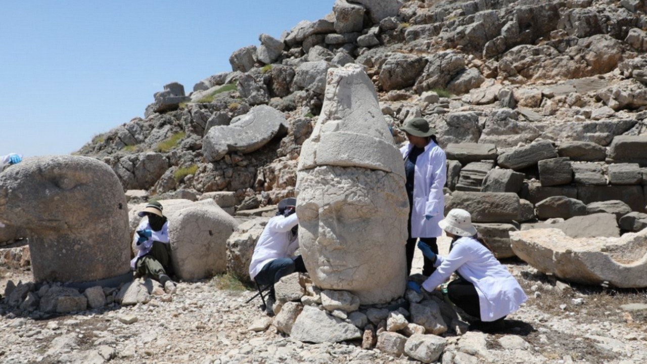 Bakan Ersoy: Yeni yöntem ilk kez Nemrut’un taşlarına nefes oldu...