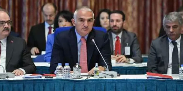 Bakan Ersoy'dan iddialara cevap: 4 Kürt sanatçıyı davet ettik...